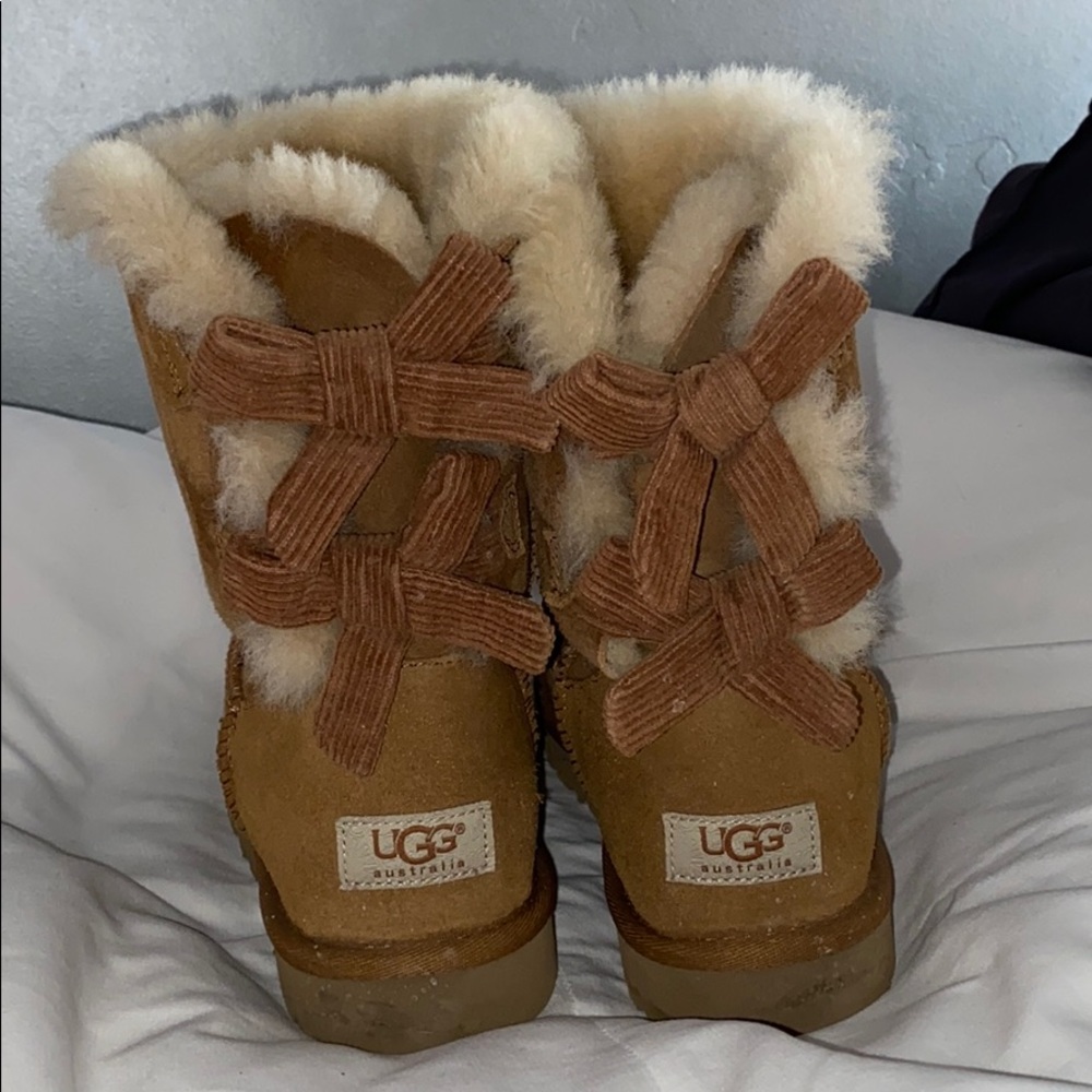 UGGS - Picture 2 of 5
